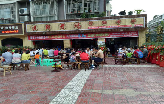 6月串串香加盟店開業(yè)